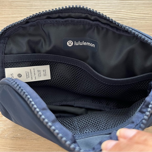 Lululemon Everywhere Belt Bag Navy Blue Nylon One Size - Picture 7 of 7